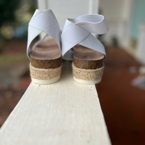 Madden Girl Women’s sandals. 9 - Picture 3 of 7